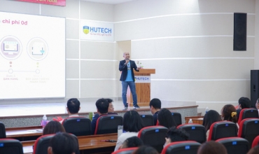 Sinh viên học kinh doanh online chuẩn mực với CEO Tiki, Momo